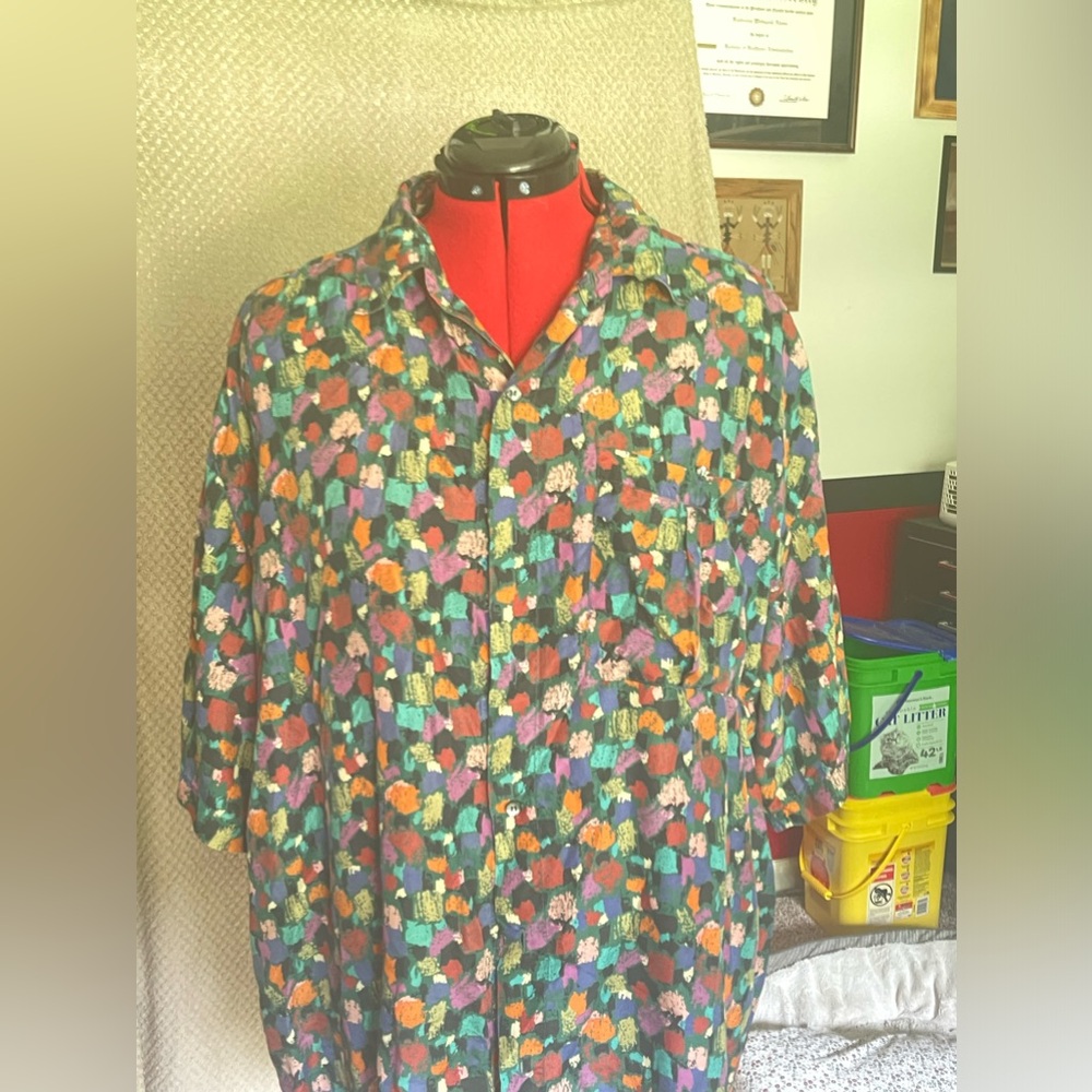 Unisex XL button down dress shirt by Design Crew. Made of 100% silk.